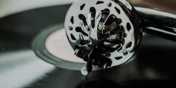 Vinyl Records' Comeback: Why Sales Are Projected to Hit 15% in the US - Cover Image